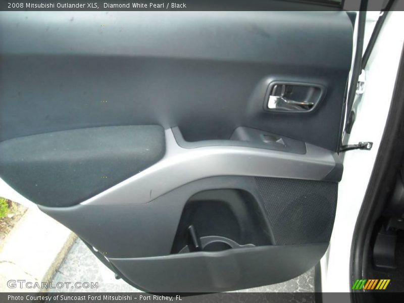 Diamond White Pearl / Black 2008 Mitsubishi Outlander XLS