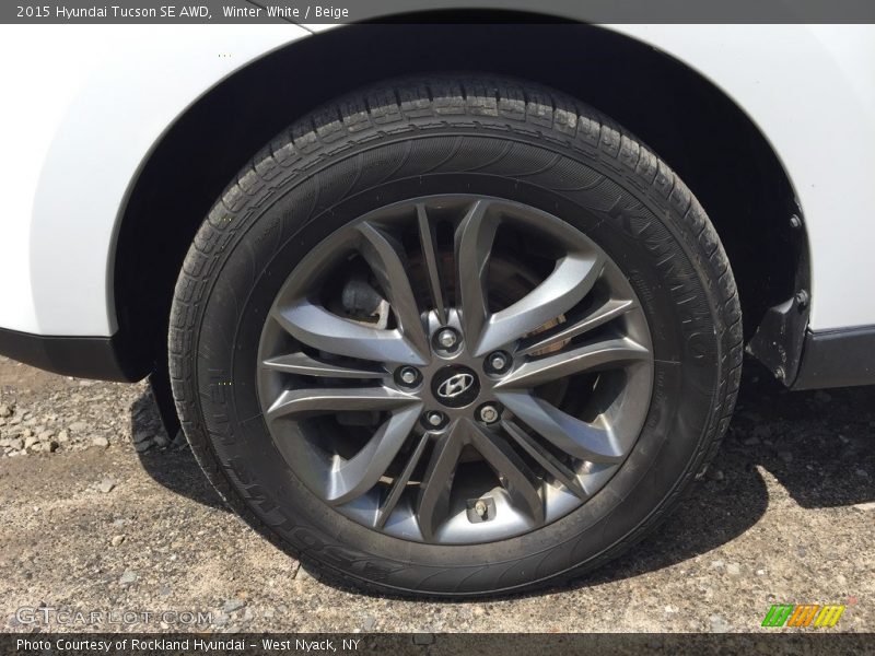Winter White / Beige 2015 Hyundai Tucson SE AWD