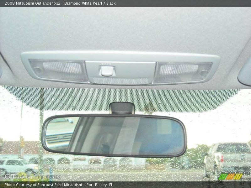 Diamond White Pearl / Black 2008 Mitsubishi Outlander XLS