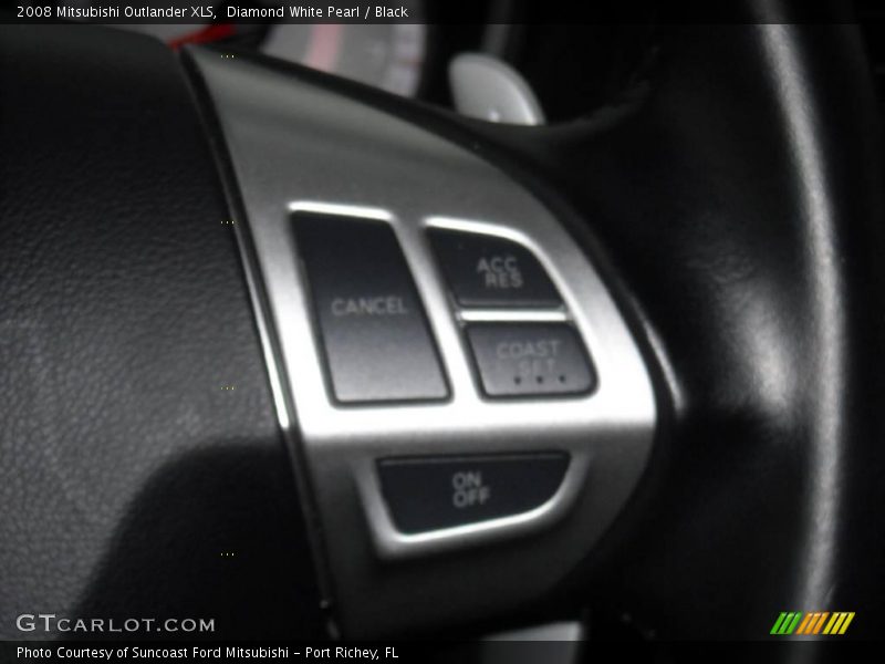 Diamond White Pearl / Black 2008 Mitsubishi Outlander XLS