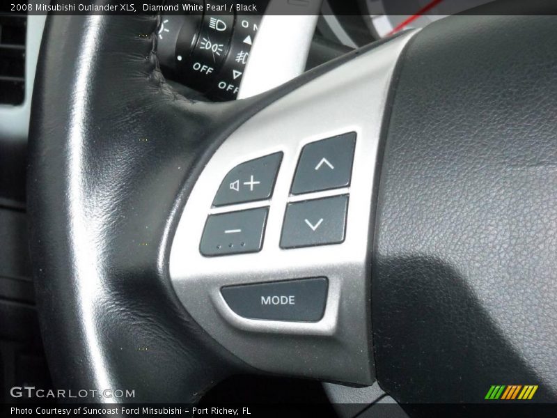Diamond White Pearl / Black 2008 Mitsubishi Outlander XLS