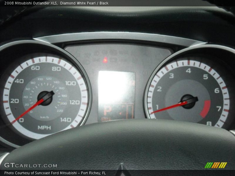 Diamond White Pearl / Black 2008 Mitsubishi Outlander XLS