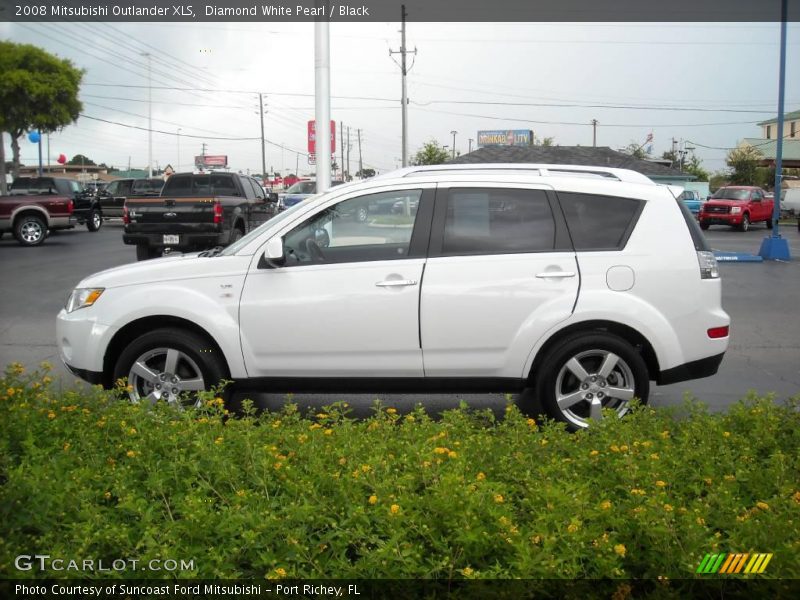 Diamond White Pearl / Black 2008 Mitsubishi Outlander XLS