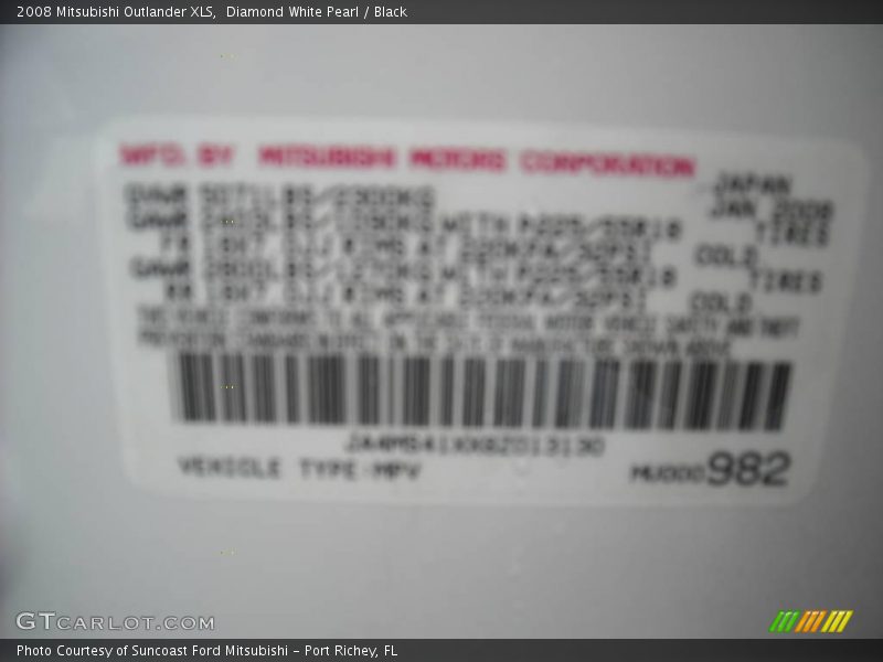 Diamond White Pearl / Black 2008 Mitsubishi Outlander XLS