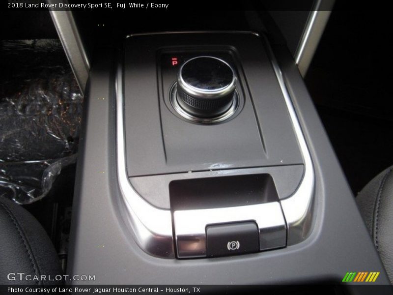 Fuji White / Ebony 2018 Land Rover Discovery Sport SE