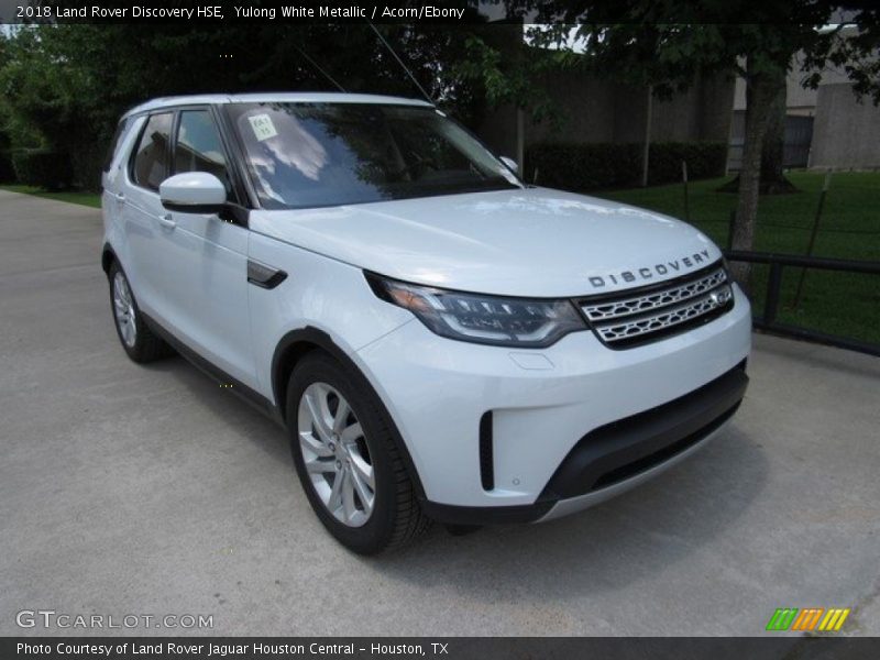 Yulong White Metallic / Acorn/Ebony 2018 Land Rover Discovery HSE