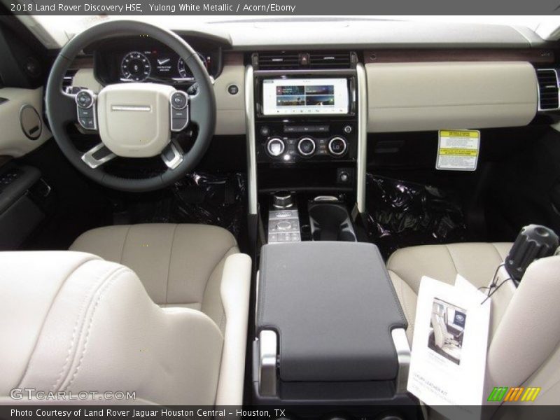 Yulong White Metallic / Acorn/Ebony 2018 Land Rover Discovery HSE