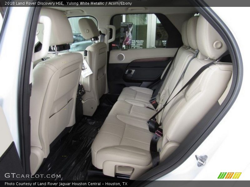 Yulong White Metallic / Acorn/Ebony 2018 Land Rover Discovery HSE