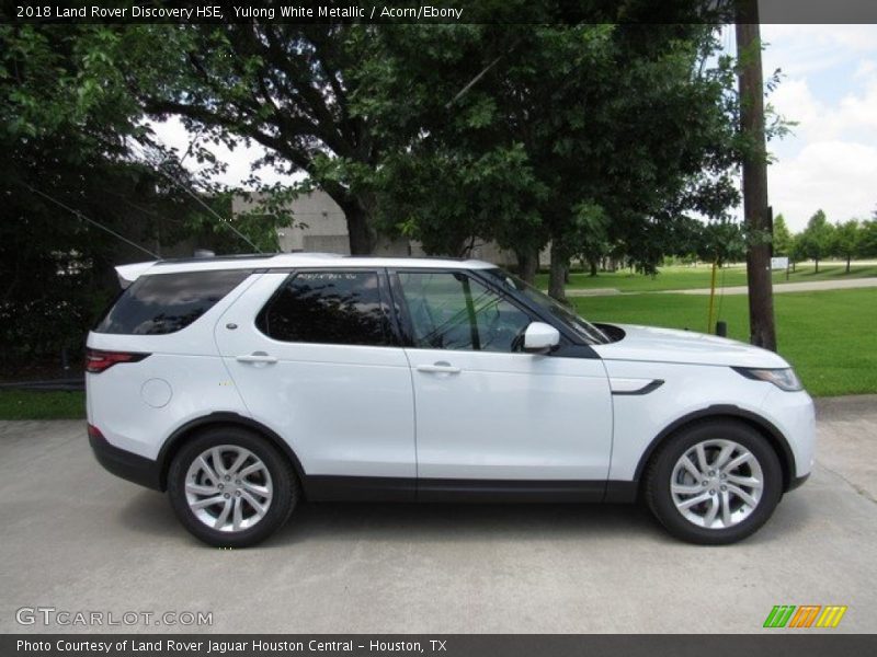 Yulong White Metallic / Acorn/Ebony 2018 Land Rover Discovery HSE
