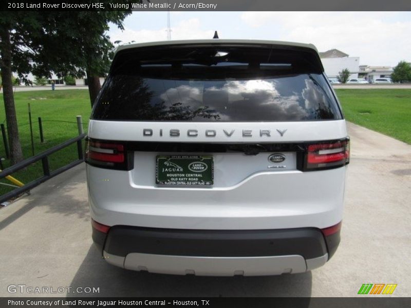 Yulong White Metallic / Acorn/Ebony 2018 Land Rover Discovery HSE