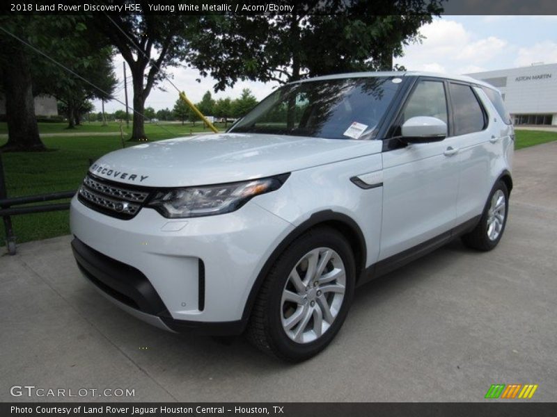 Yulong White Metallic / Acorn/Ebony 2018 Land Rover Discovery HSE