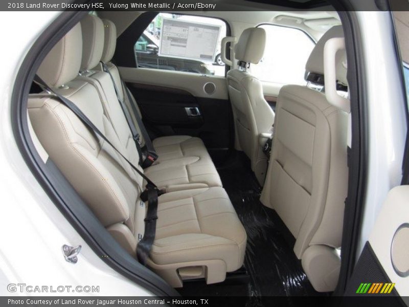 Yulong White Metallic / Acorn/Ebony 2018 Land Rover Discovery HSE