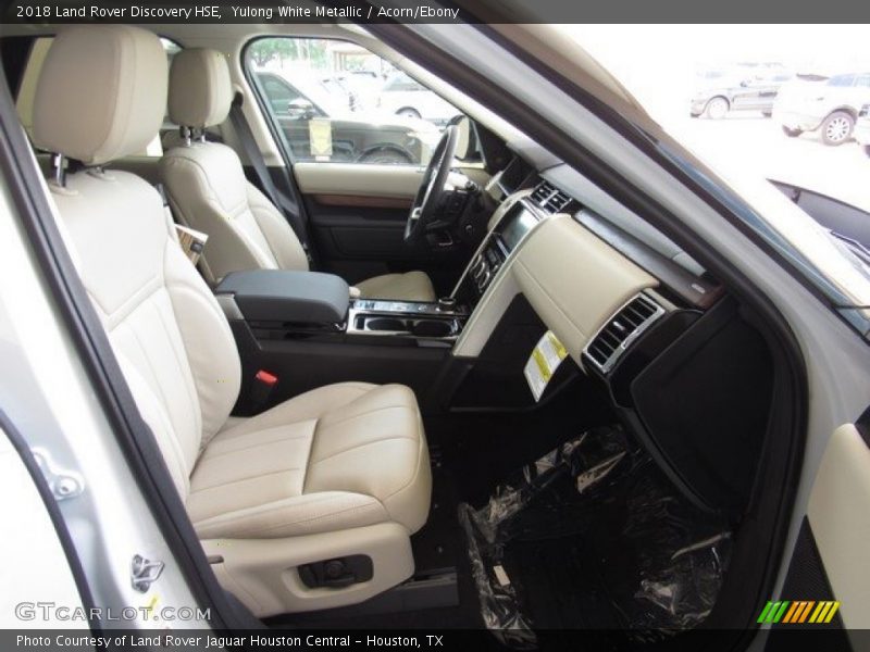 Yulong White Metallic / Acorn/Ebony 2018 Land Rover Discovery HSE