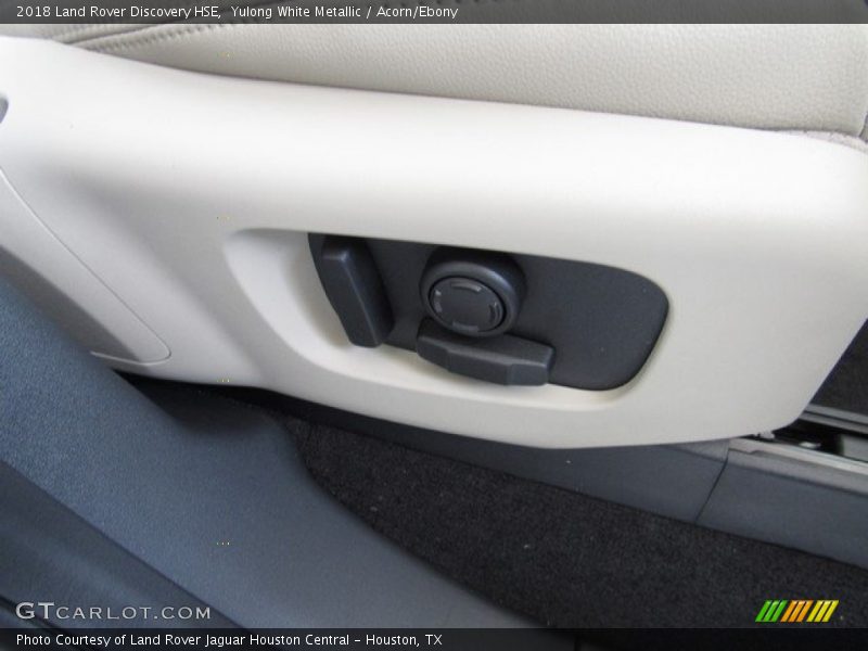Yulong White Metallic / Acorn/Ebony 2018 Land Rover Discovery HSE