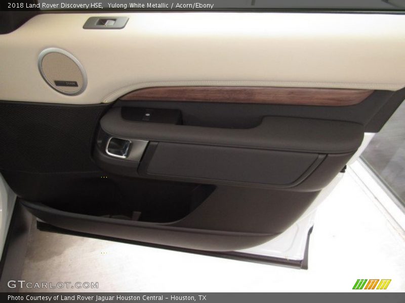Yulong White Metallic / Acorn/Ebony 2018 Land Rover Discovery HSE