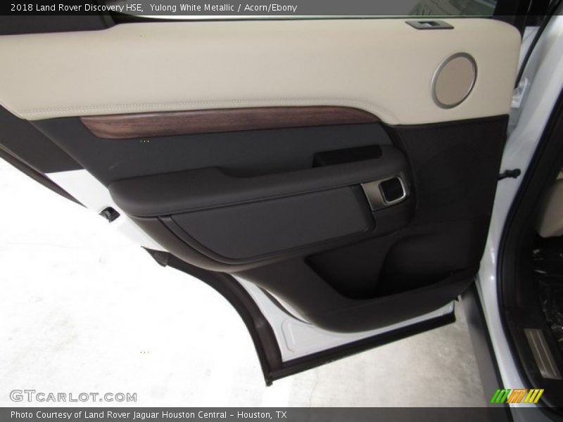 Yulong White Metallic / Acorn/Ebony 2018 Land Rover Discovery HSE