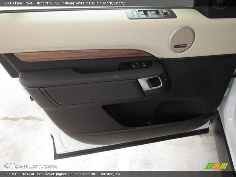 Yulong White Metallic / Acorn/Ebony 2018 Land Rover Discovery HSE