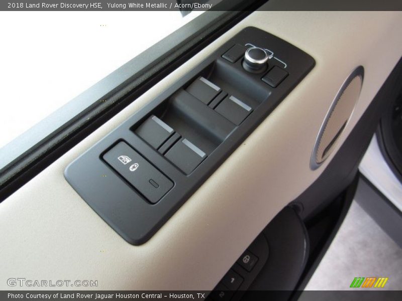 Yulong White Metallic / Acorn/Ebony 2018 Land Rover Discovery HSE