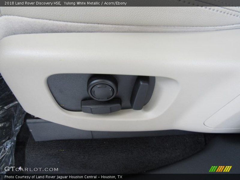 Yulong White Metallic / Acorn/Ebony 2018 Land Rover Discovery HSE