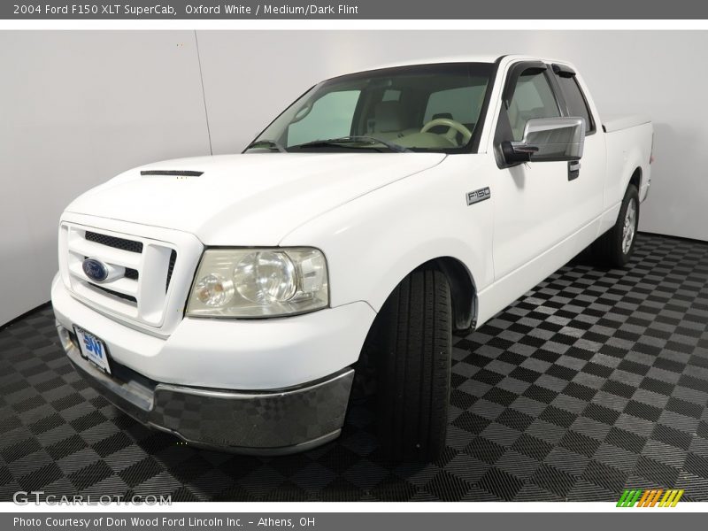 Oxford White / Medium/Dark Flint 2004 Ford F150 XLT SuperCab