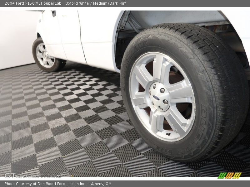 Oxford White / Medium/Dark Flint 2004 Ford F150 XLT SuperCab