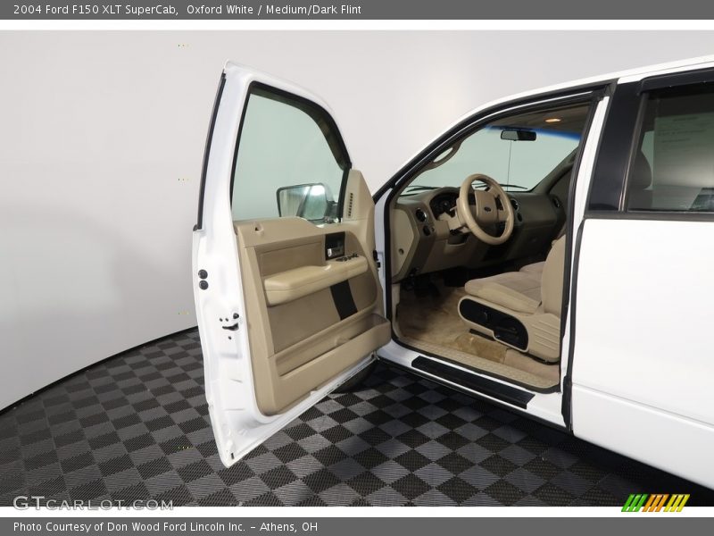 Oxford White / Medium/Dark Flint 2004 Ford F150 XLT SuperCab