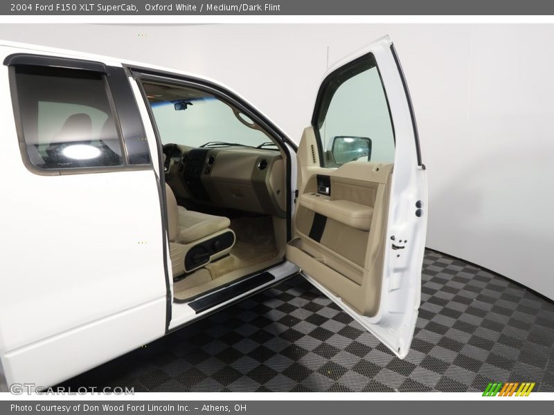 Oxford White / Medium/Dark Flint 2004 Ford F150 XLT SuperCab