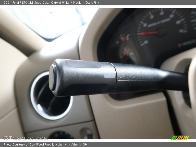 Oxford White / Medium/Dark Flint 2004 Ford F150 XLT SuperCab