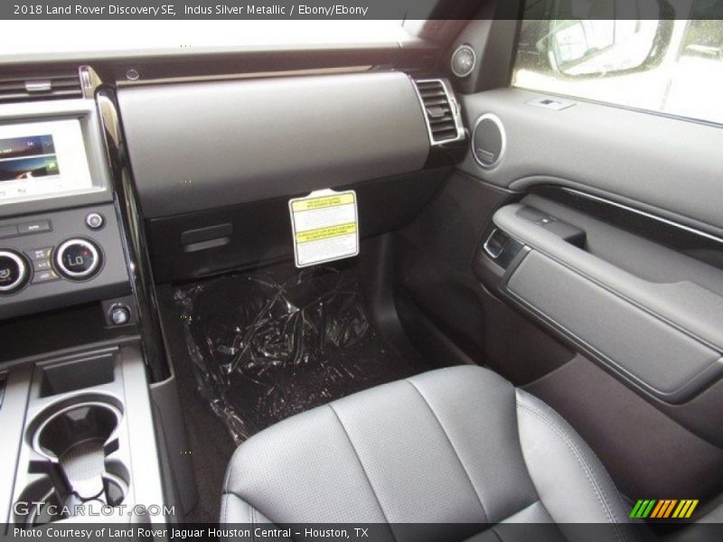 Indus Silver Metallic / Ebony/Ebony 2018 Land Rover Discovery SE