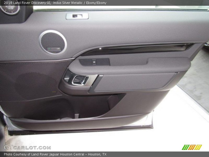 Indus Silver Metallic / Ebony/Ebony 2018 Land Rover Discovery SE