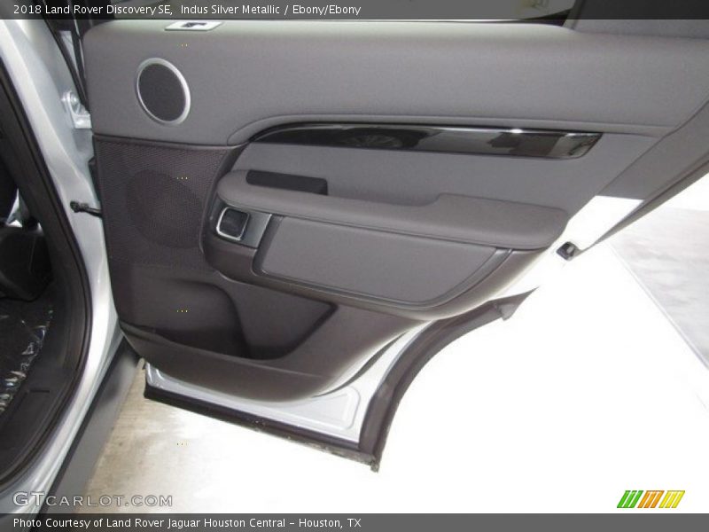 Indus Silver Metallic / Ebony/Ebony 2018 Land Rover Discovery SE