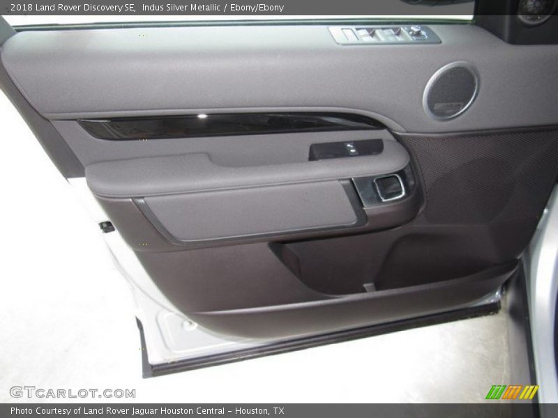 Indus Silver Metallic / Ebony/Ebony 2018 Land Rover Discovery SE