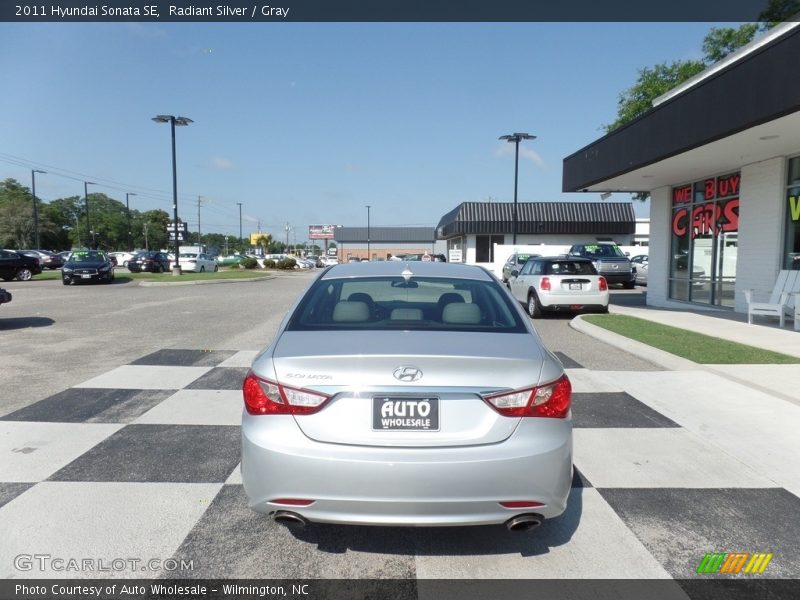 Radiant Silver / Gray 2011 Hyundai Sonata SE