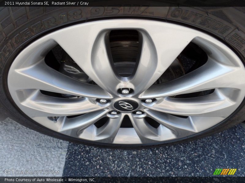 Radiant Silver / Gray 2011 Hyundai Sonata SE