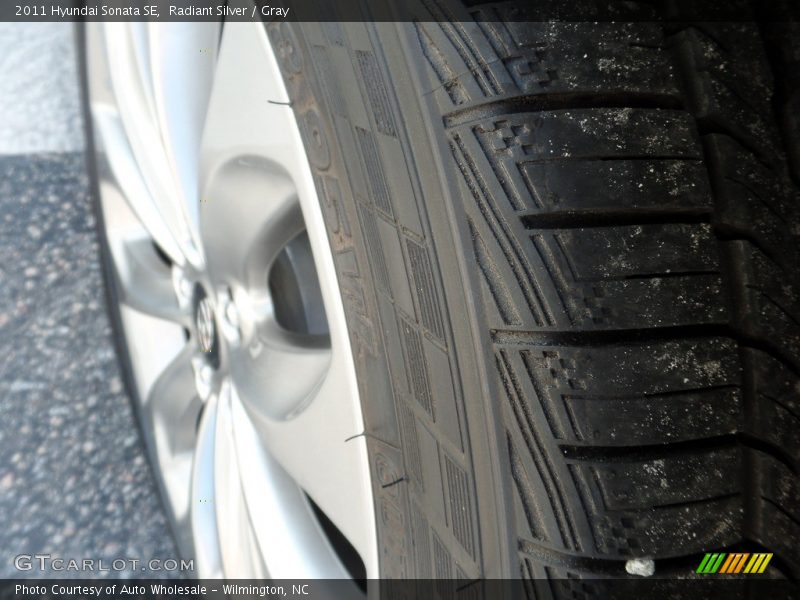 Radiant Silver / Gray 2011 Hyundai Sonata SE