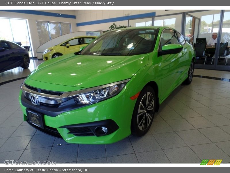 Front 3/4 View of 2018 Civic EX-T Coupe