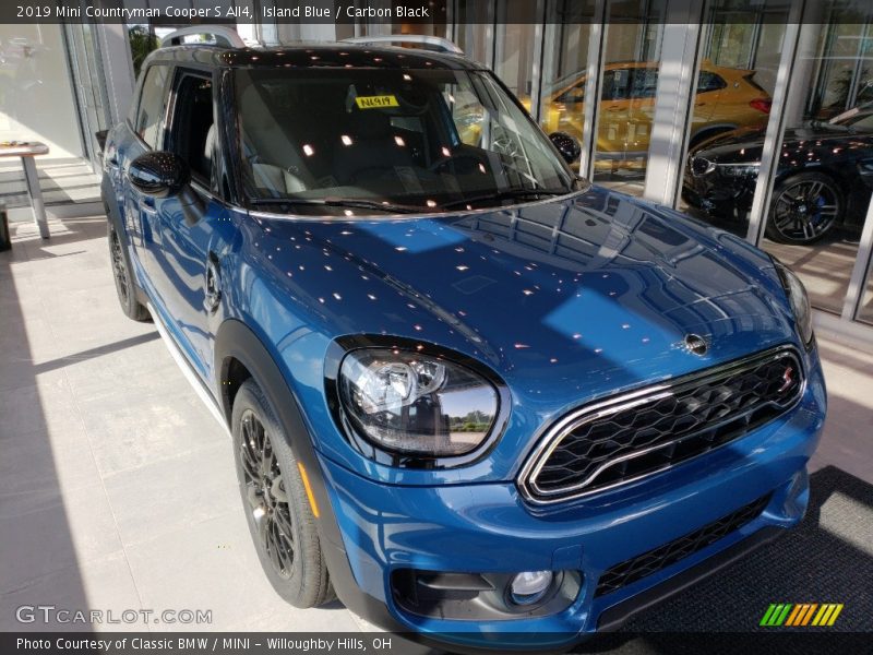 Front 3/4 View of 2019 Countryman Cooper S All4