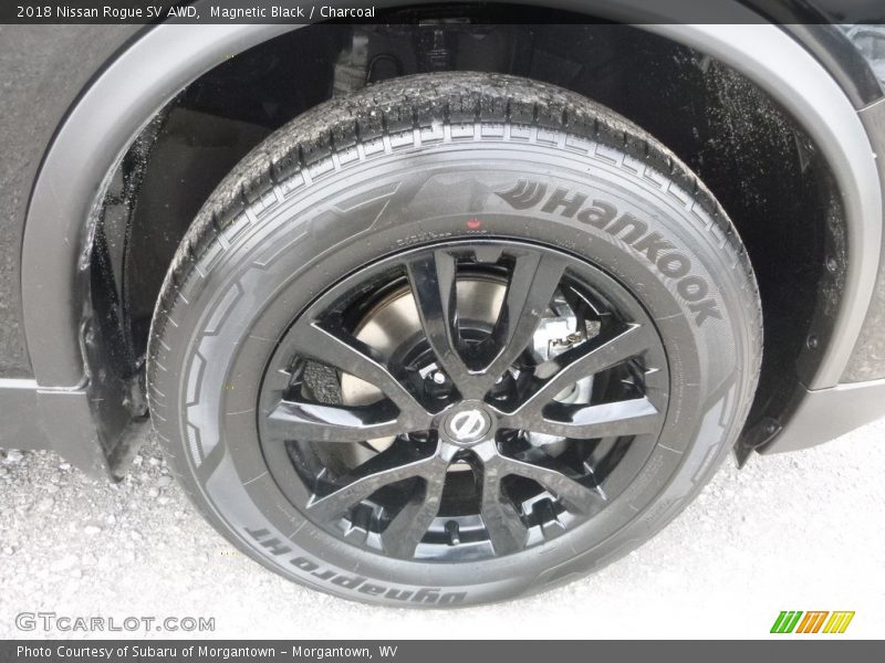 Magnetic Black / Charcoal 2018 Nissan Rogue SV AWD