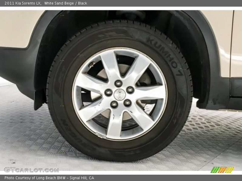 White Sand Beige / Black 2011 Kia Sorento LX