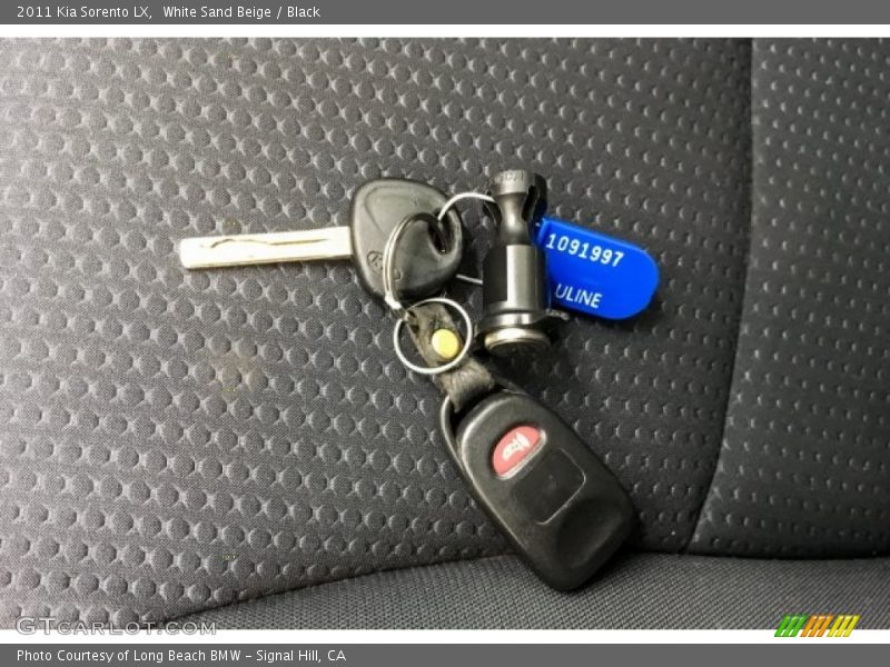White Sand Beige / Black 2011 Kia Sorento LX