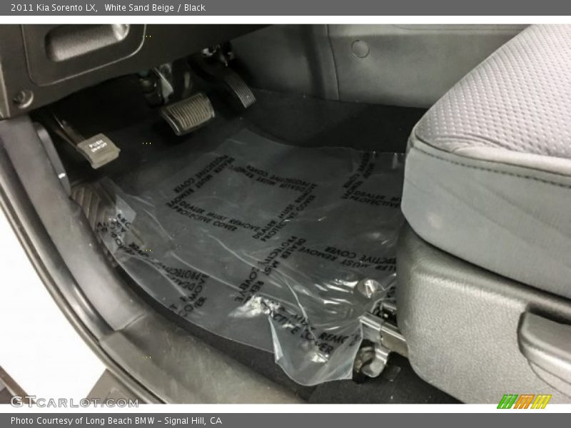 White Sand Beige / Black 2011 Kia Sorento LX
