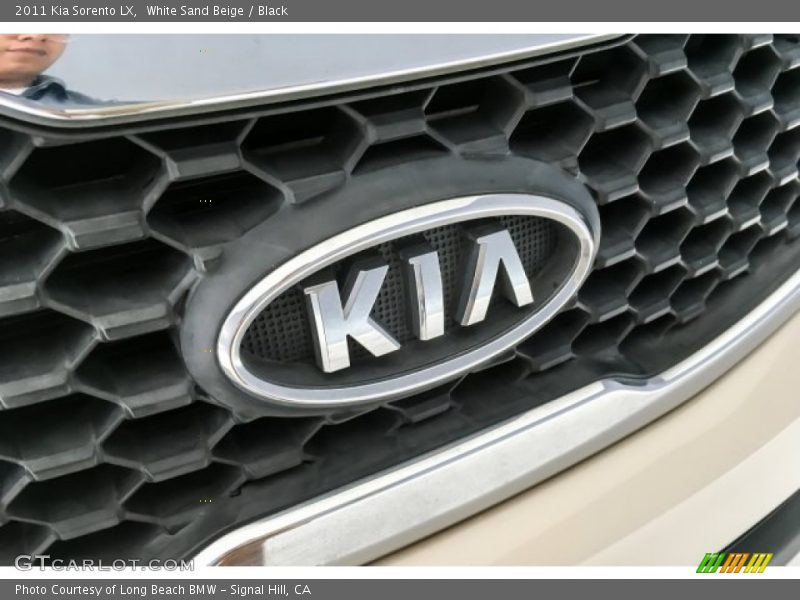 White Sand Beige / Black 2011 Kia Sorento LX