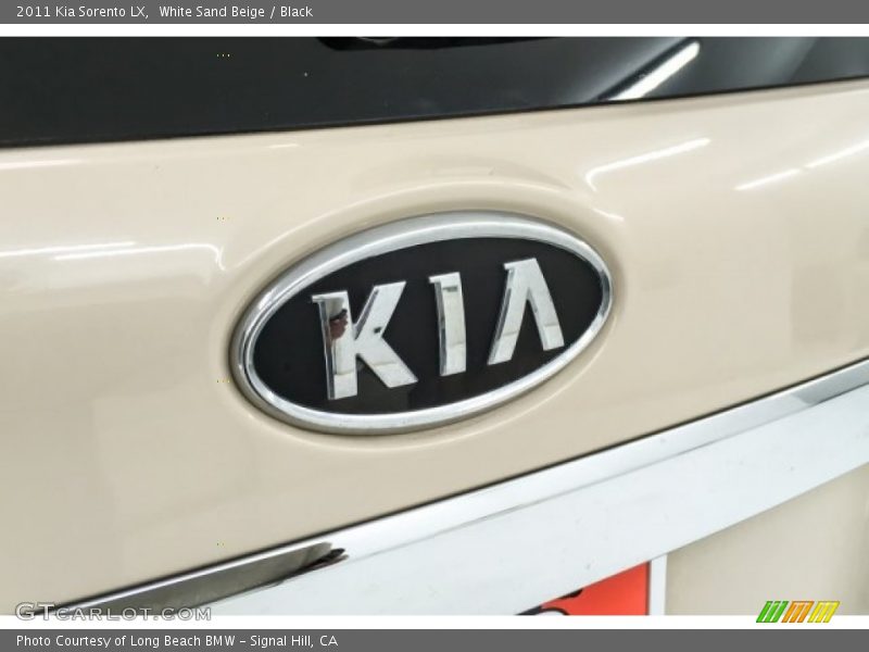White Sand Beige / Black 2011 Kia Sorento LX
