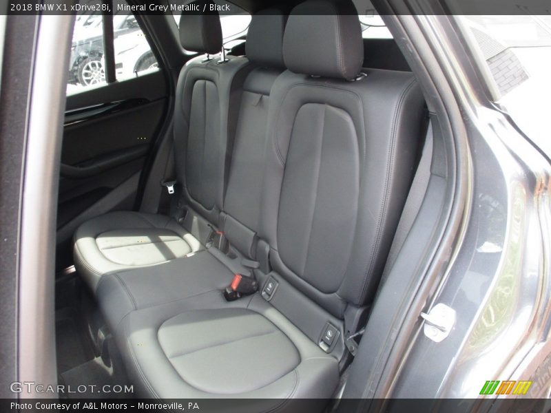 Mineral Grey Metallic / Black 2018 BMW X1 xDrive28i