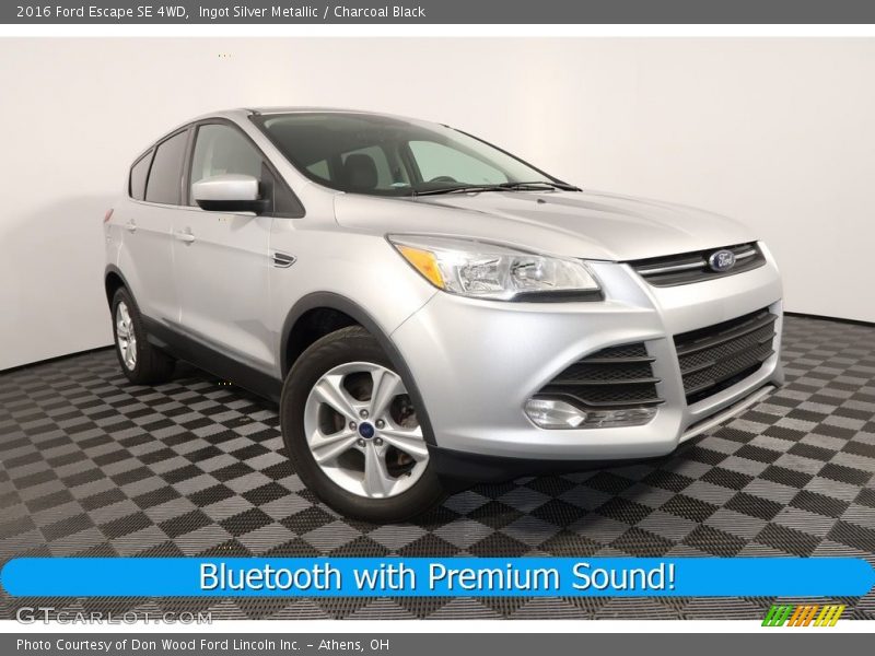 Ingot Silver Metallic / Charcoal Black 2016 Ford Escape SE 4WD