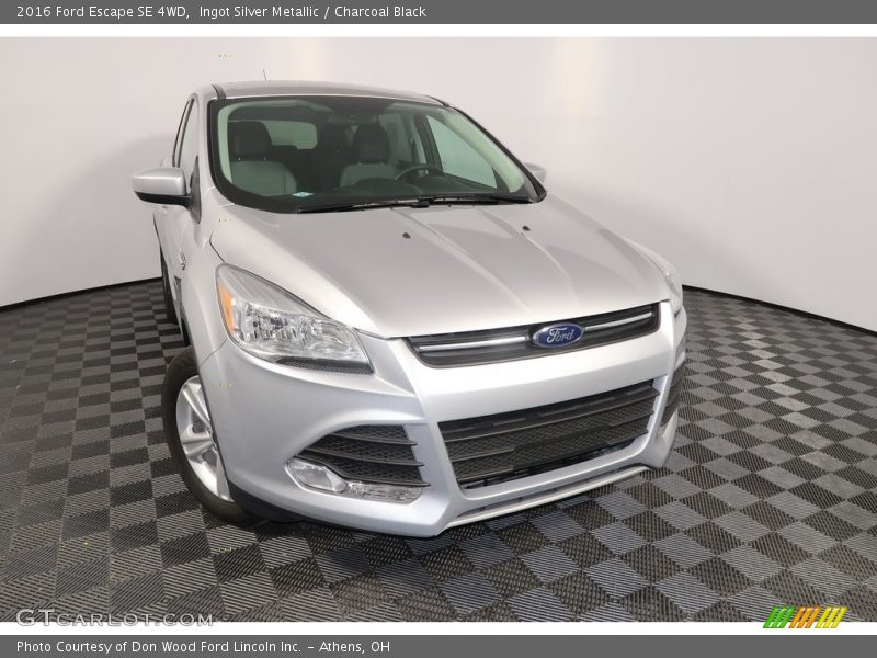 Ingot Silver Metallic / Charcoal Black 2016 Ford Escape SE 4WD