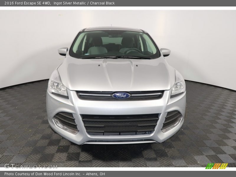 Ingot Silver Metallic / Charcoal Black 2016 Ford Escape SE 4WD