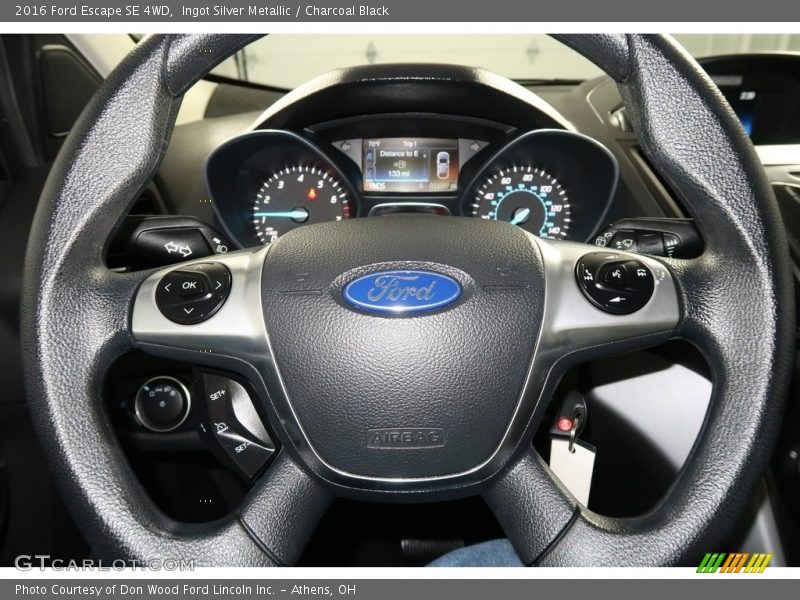 Ingot Silver Metallic / Charcoal Black 2016 Ford Escape SE 4WD