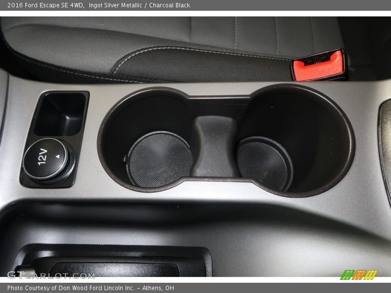Ingot Silver Metallic / Charcoal Black 2016 Ford Escape SE 4WD