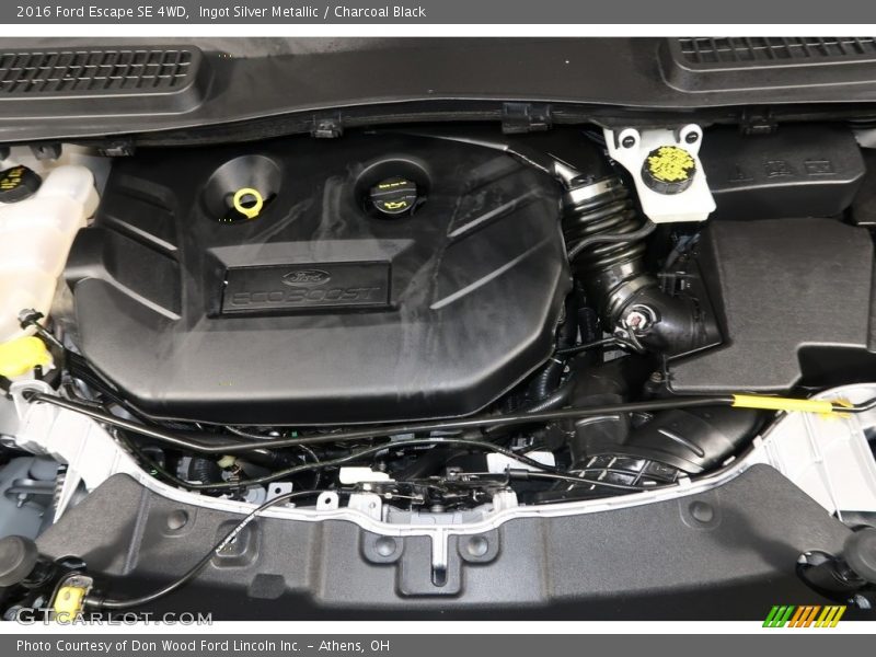 Ingot Silver Metallic / Charcoal Black 2016 Ford Escape SE 4WD